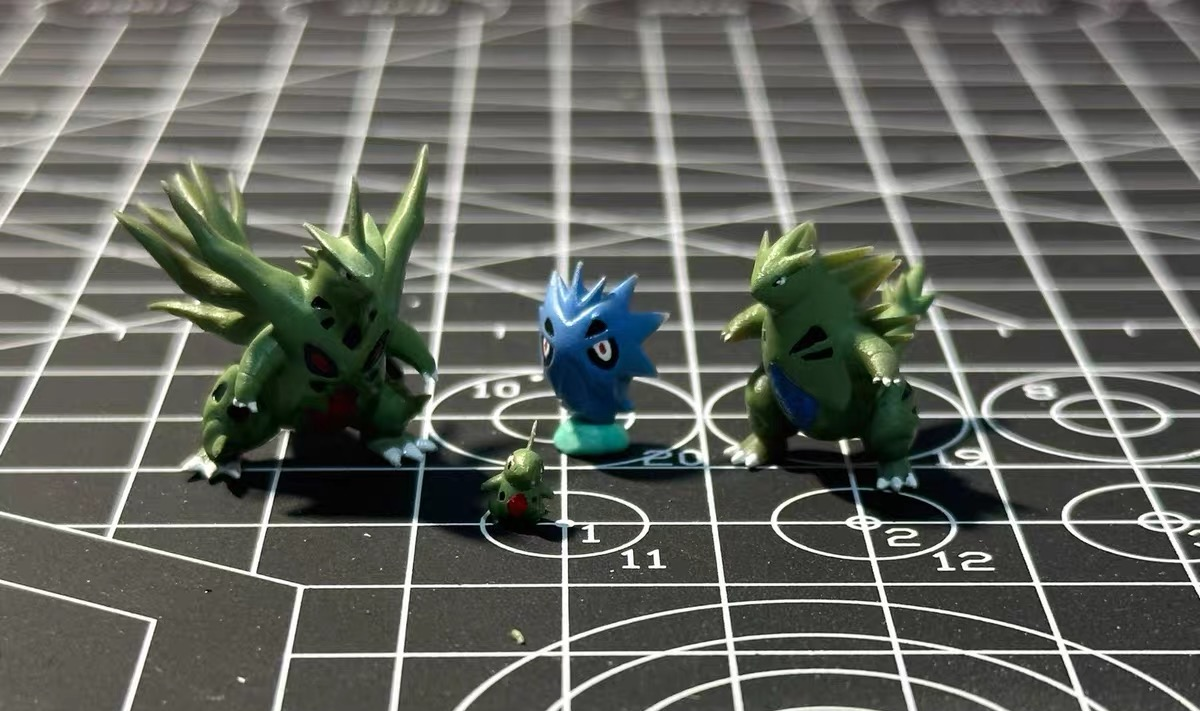 Tyranitar 1:100 Mini Figure Set